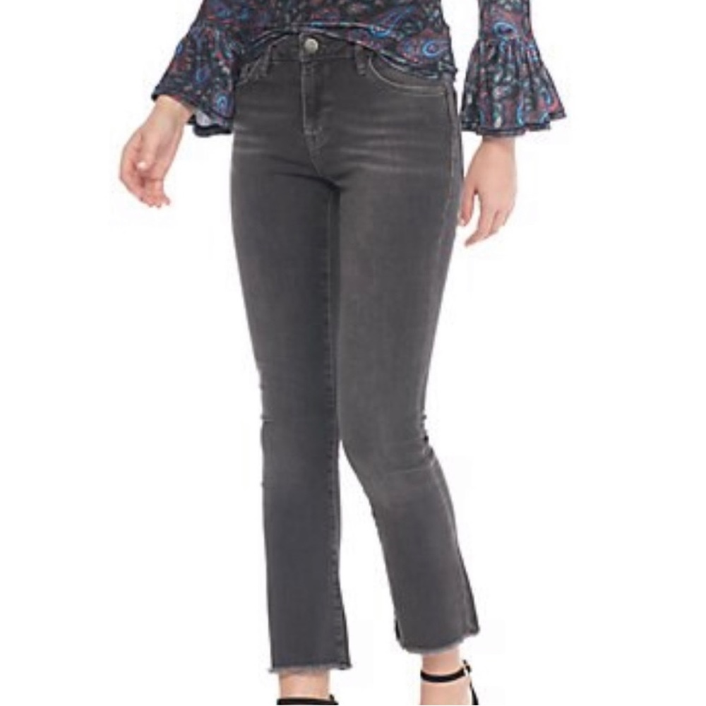 Free People Washed Black Straight Leg Frayed Hem Cropped Jeans Size 27 EUC